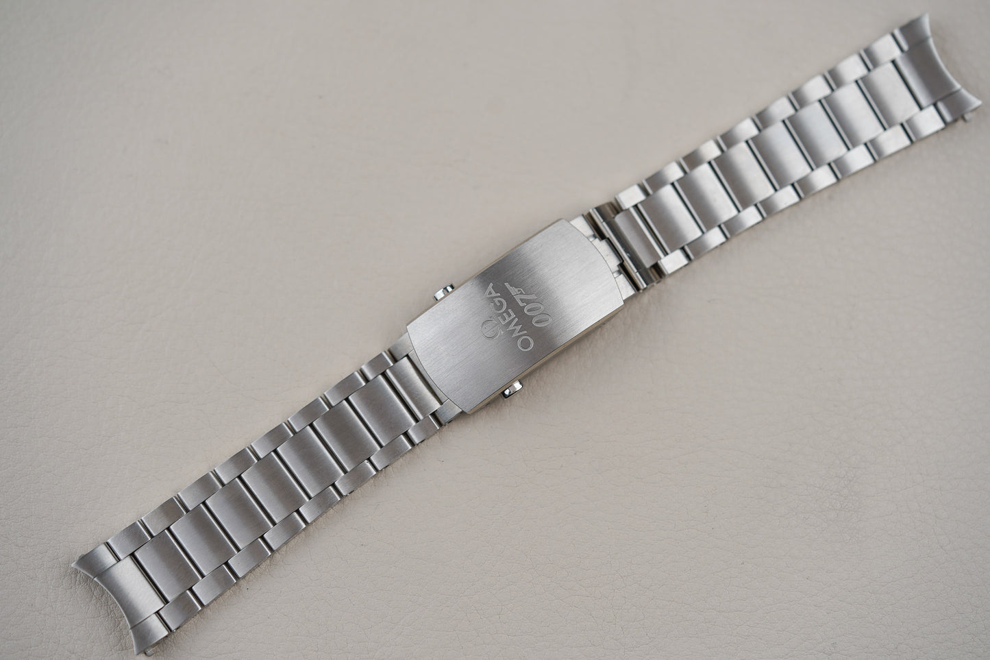 Omega Seamaster 300 Spectre James Bond 007 233.32.41.21.01.001