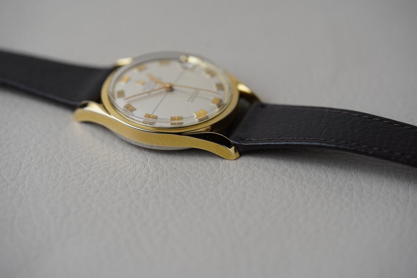 1960's Universal Genève Polerouter Date 204504-1