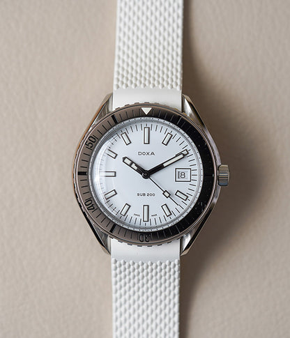 (Deposit)Doxa SUB 200 Whitepearl Steel Inlay Rubber 796.10.011.23