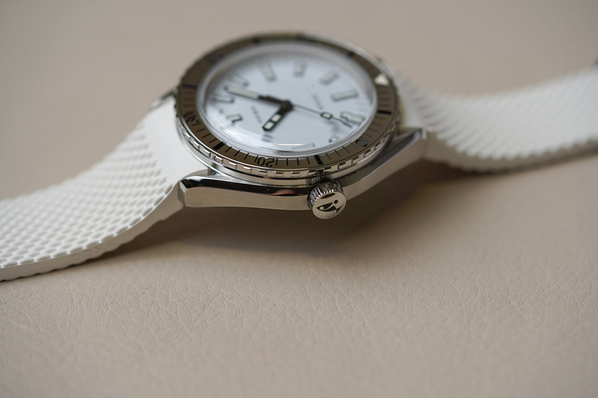 (Deposit)Doxa SUB 200 Whitepearl Steel Inlay Rubber 796.10.011.23
