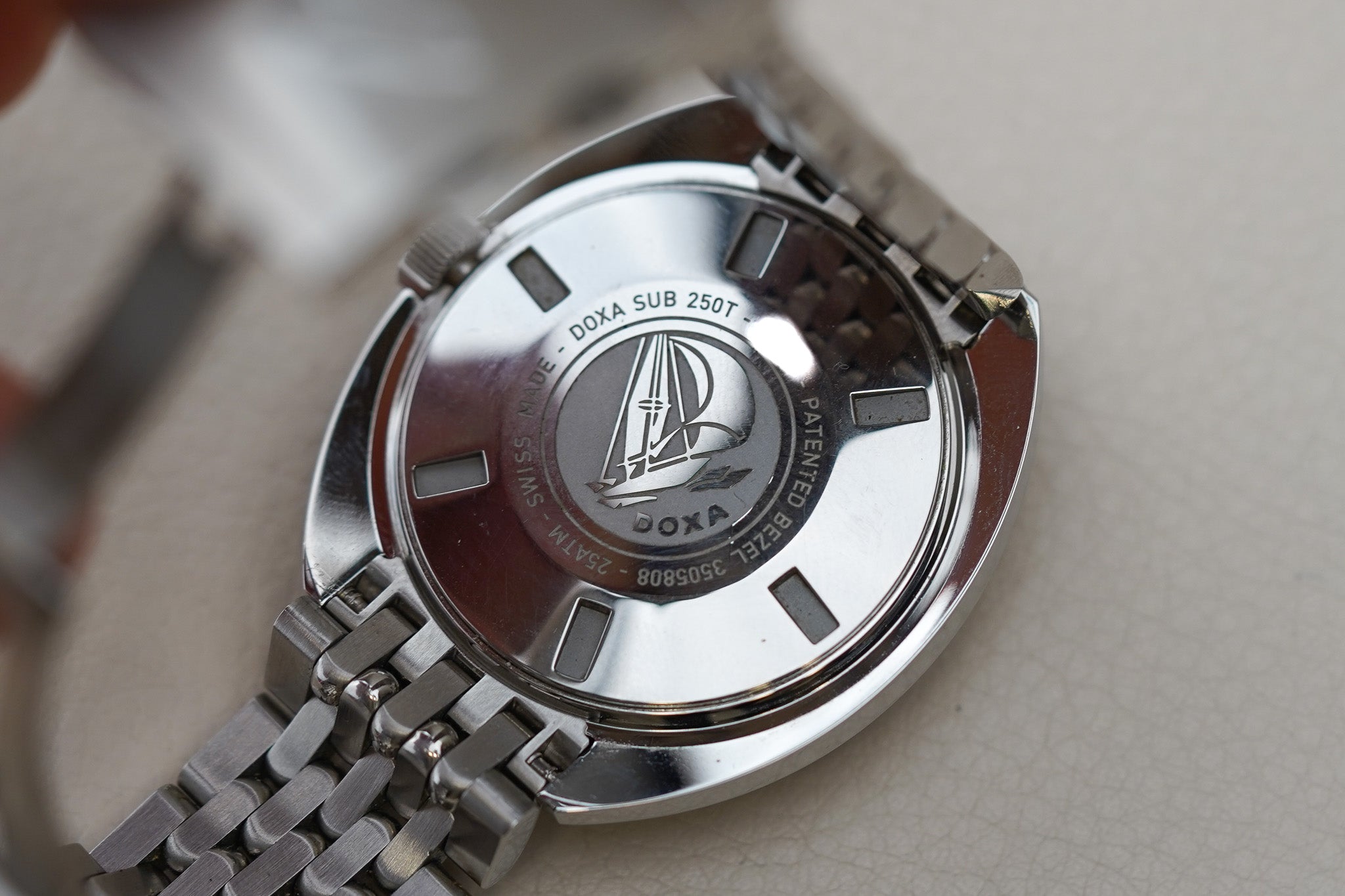 Deposit*****Doxa SUB 250T GMT Professional 855.10.351.10