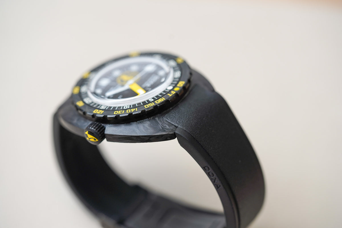 Doxa SUB 300 Carbon Aqua Lung US Divers Sharkhunter 822.70.101AQL.20