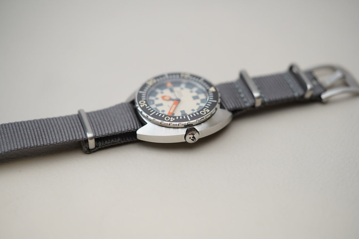 Doxa x Hodinkee SUB ARMY 200T 804.10.031.29-SE17