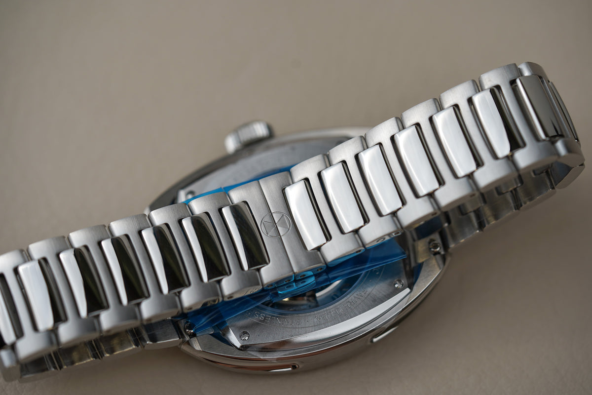 Favre Leuba Chief Date Black 00.20102.102.01.200
