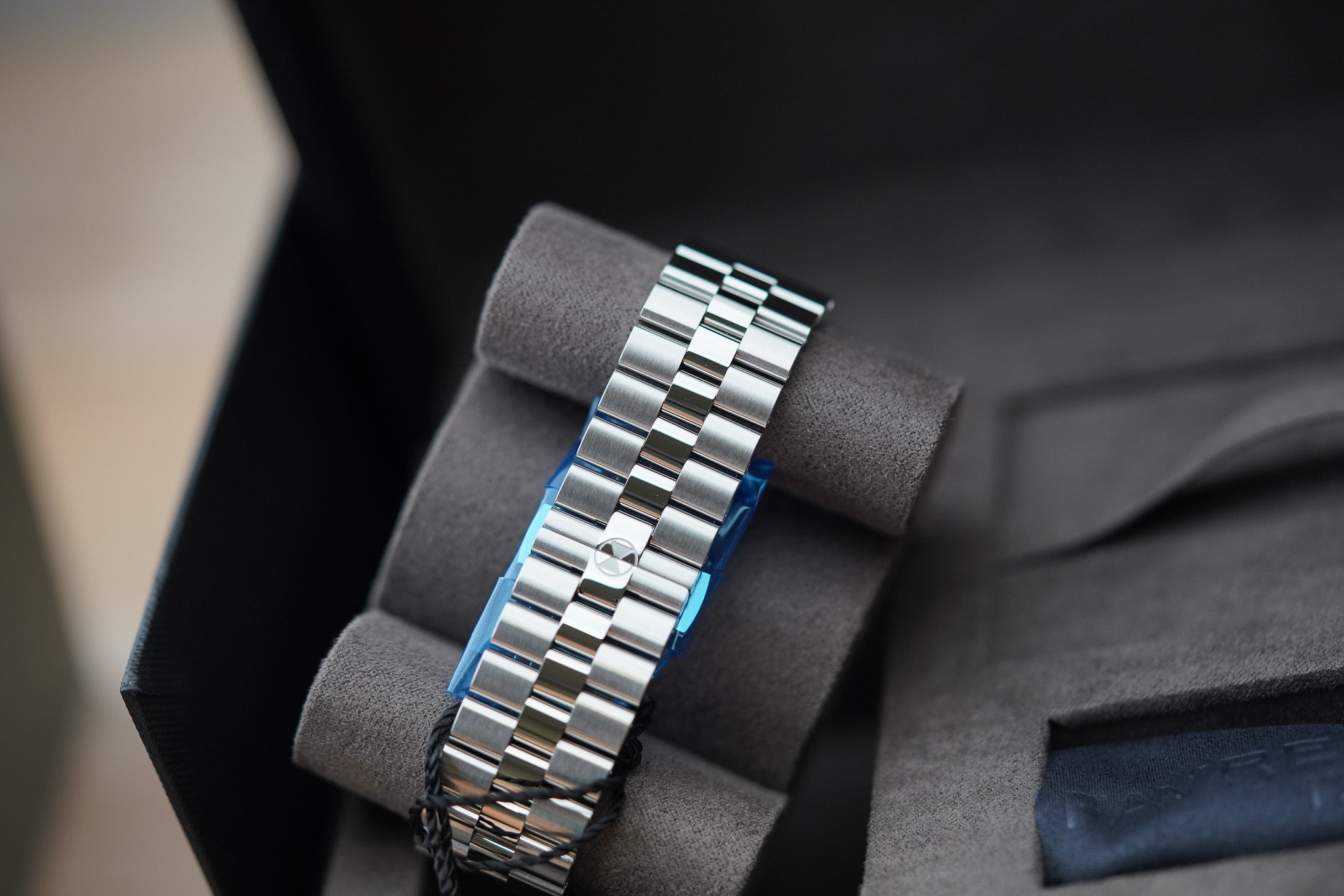 Favre Leuba Deep Raider Power Reserve Blue 00.20310.109.02.200