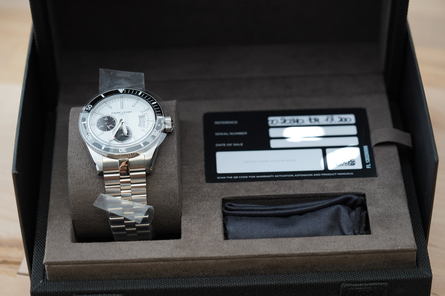 Favre Leuba Deep Raider Power Reserve White 00.20310.109.13.200