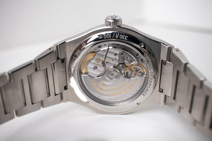 Girard-Perregaux Laureato 42mm 81010-11-634-11A