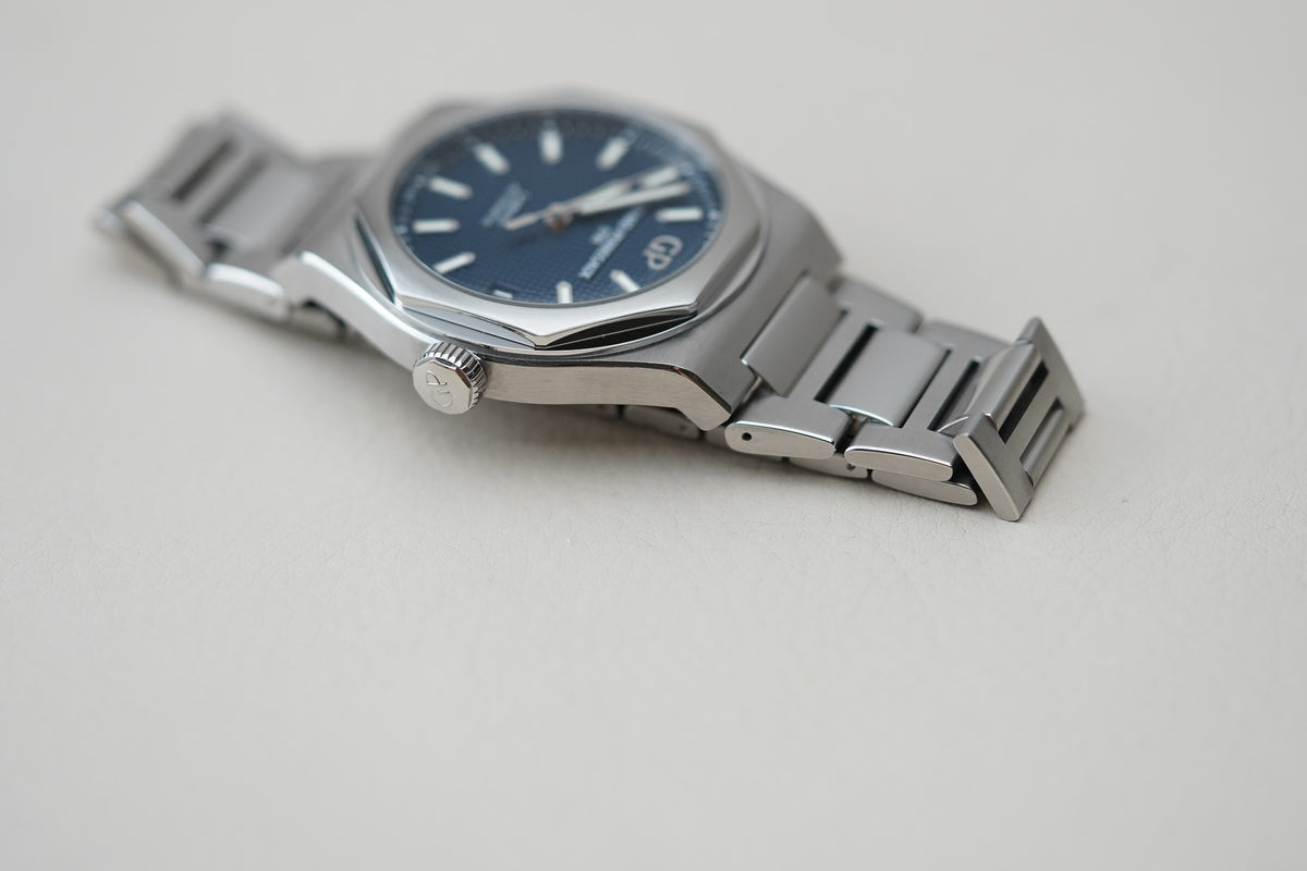 Girard-Perregaux Laureato 42mm Blue 81010-11-431-11A