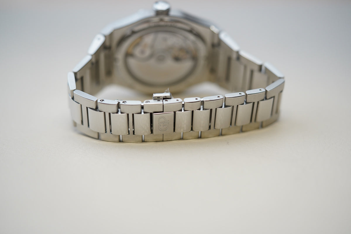 Girard-Perregaux Laureato 42mm Blue 81010-11-431-11A