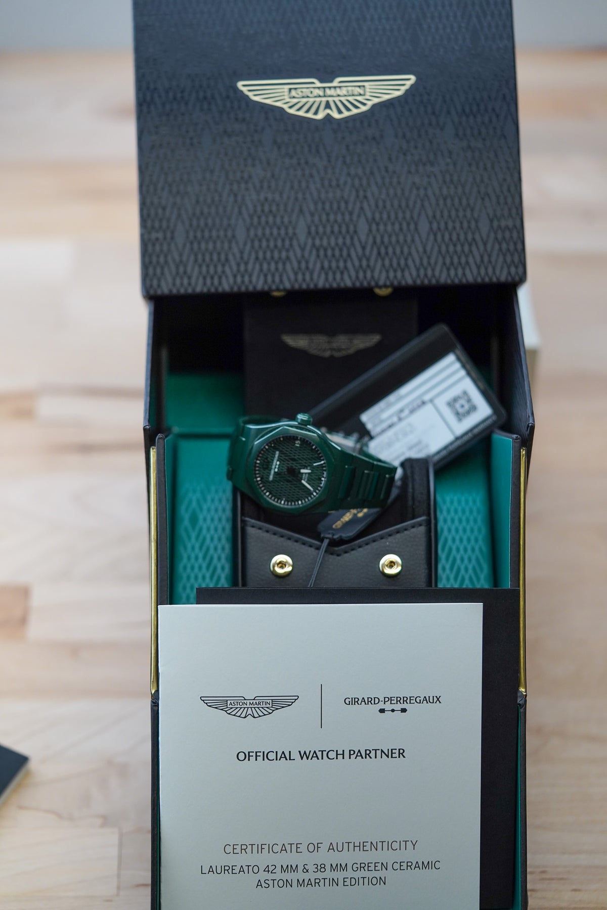 Girard-Perregaux Laureato Green Ceramic 42 Aston Martin Edition 8101-32-3081-1CX