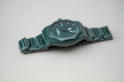 Girard-Perregaux Laureato Green Ceramic 42 Aston Martin Edition 8101-32-3081-1CX