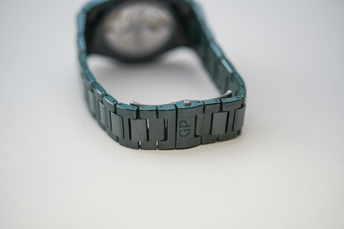 Girard-Perregaux Laureato Green Ceramic 42 Aston Martin Edition 8101-32-3081-1CX