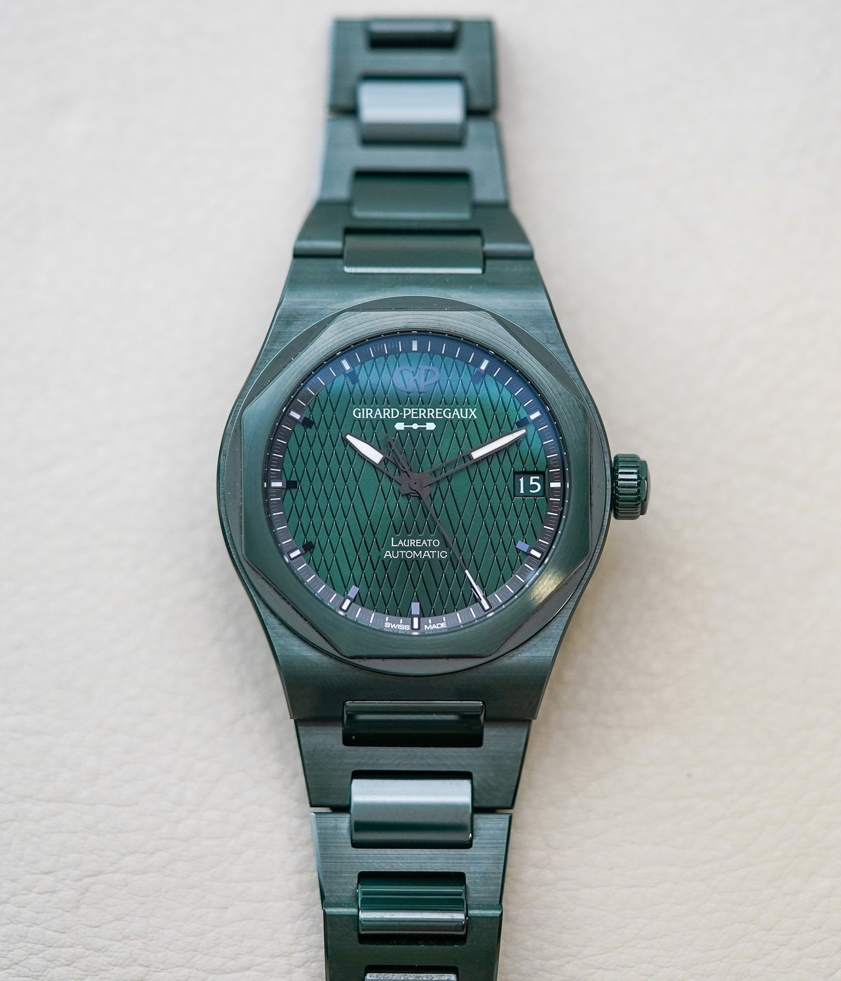 Girard-Perregaux Laureato Green Ceramic 42 Aston Martin Edition 8101-32-3081-1CX