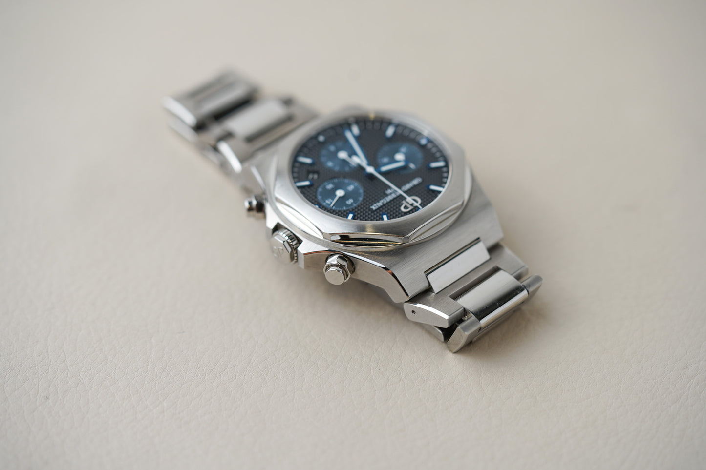 Girard Perregaux Laureato Chronograph 42mm 81020-11-631-11A