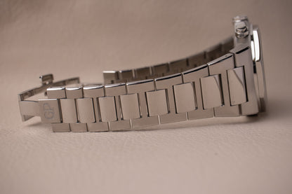Girard Perregaux Laureato Chronograph 42mm 81020-11-631-11A