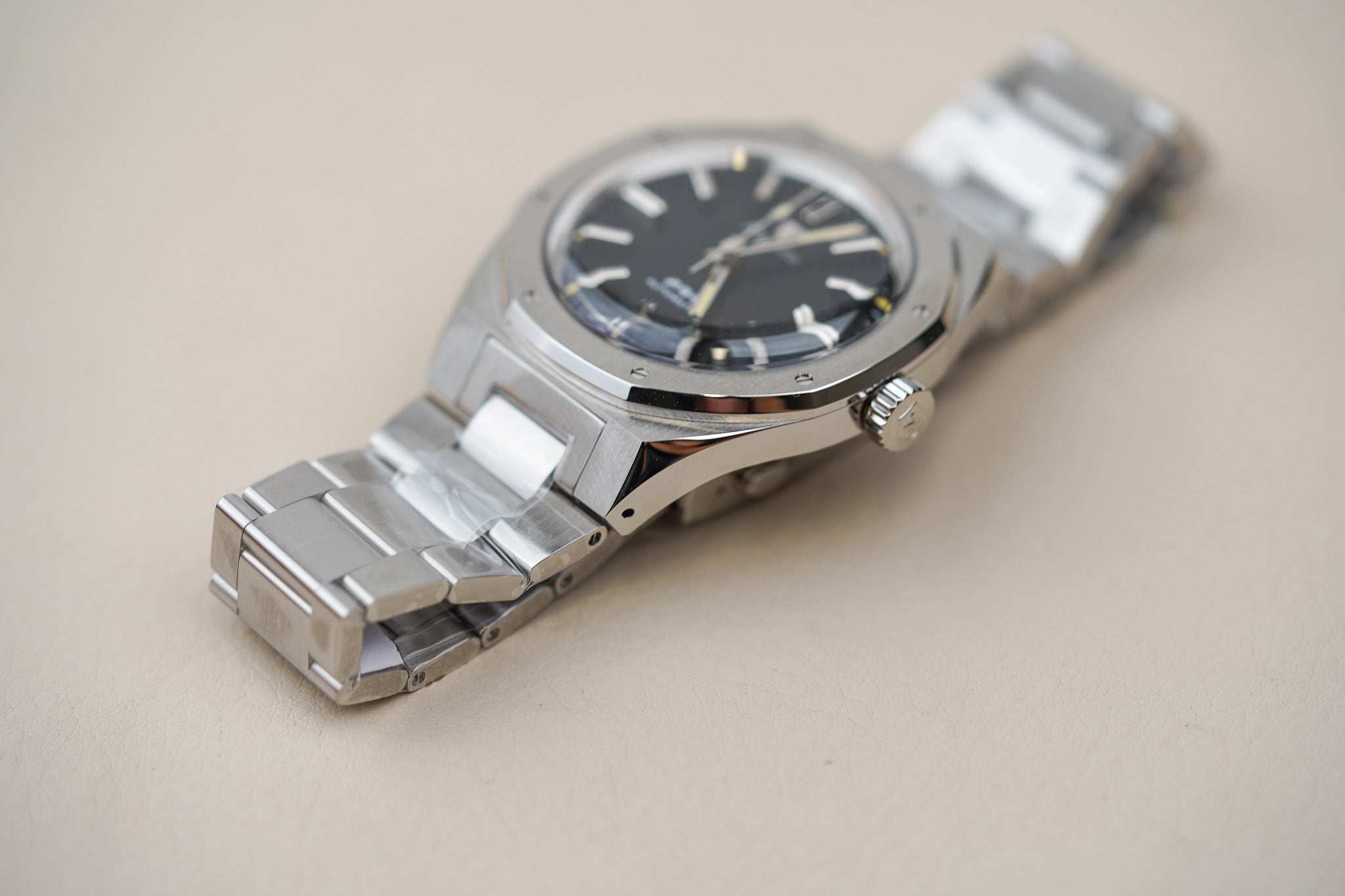 Nivada Grenchen F77 41mm Black Dial No Date 68041A77A