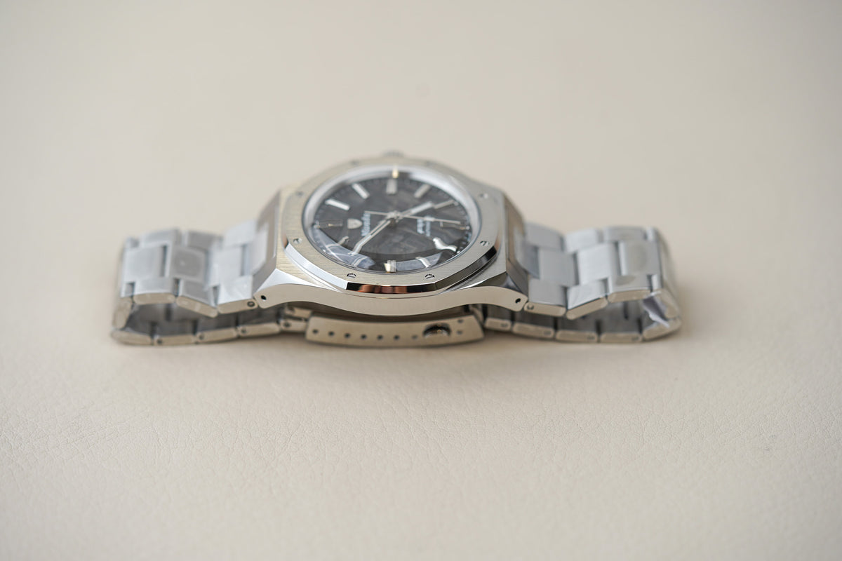 Nivada Grenchen F77 41mm Meteorite Dial No Date 68041A77C Steel