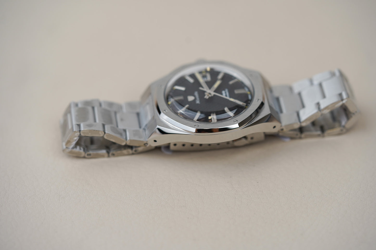 Nivada Grenchen F77 MK2 SST Beige Lume Black With Date Dial 69010A77