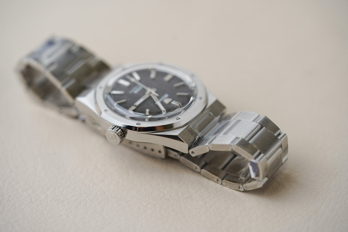 Nivada Grenchen F77 Stainless Steel Meteorite Dial 68016A77