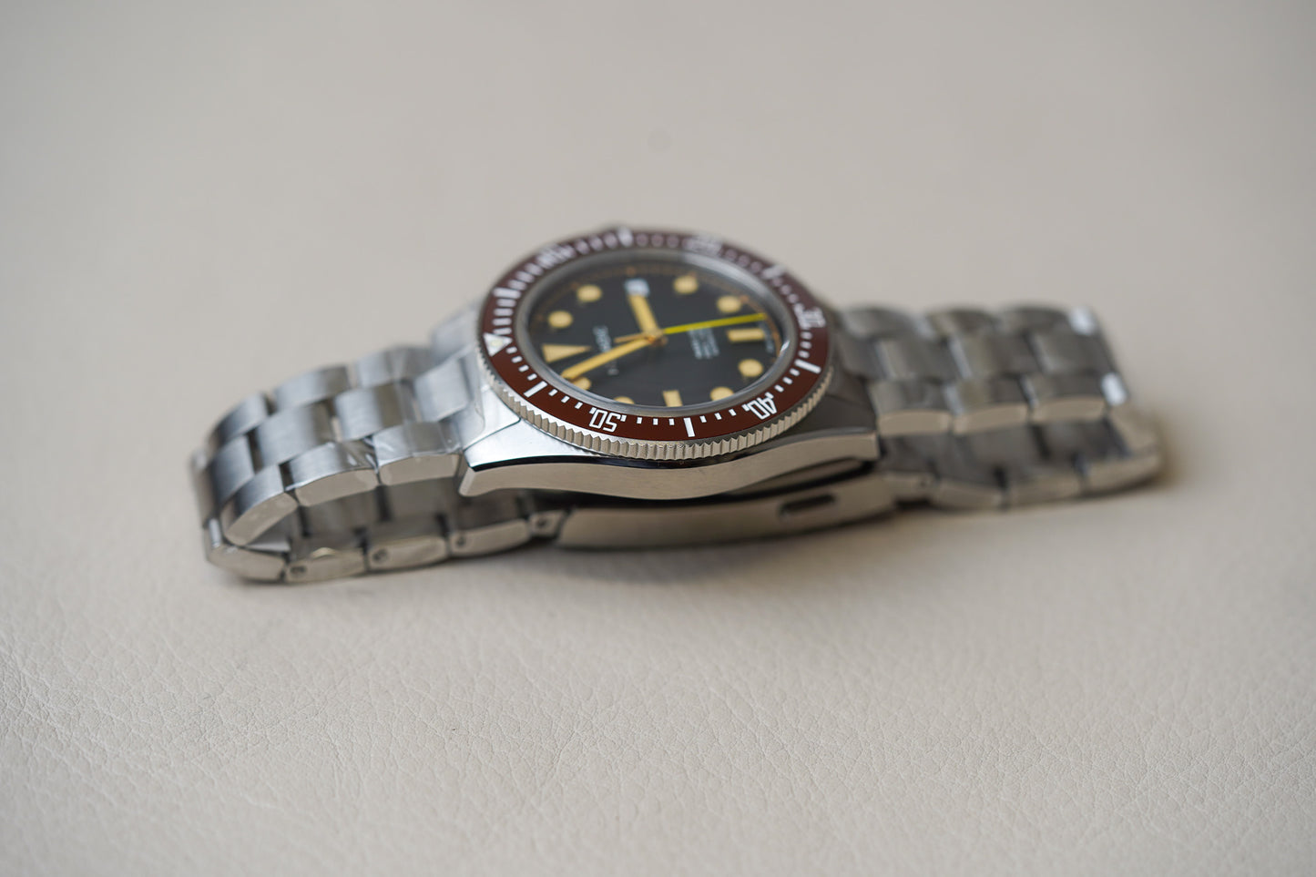 Nomadic Crimson Dawn Marai 401 Dive Watch 4014000CD