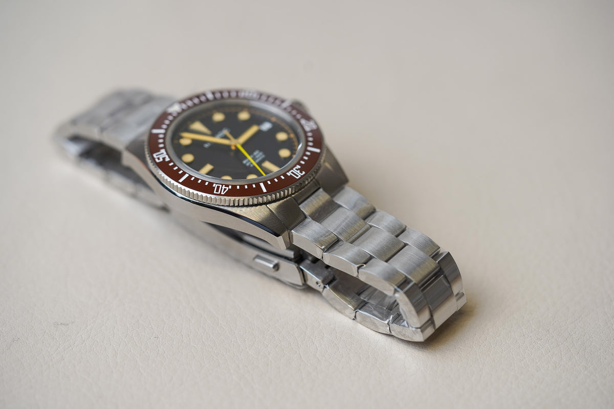 Nomadic Crimson Dawn Marai 401 Dive Watch 4014000CD