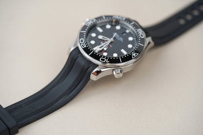 Omega Seamaster 300M Black Dial Rubber 210.32.42.20.01.001