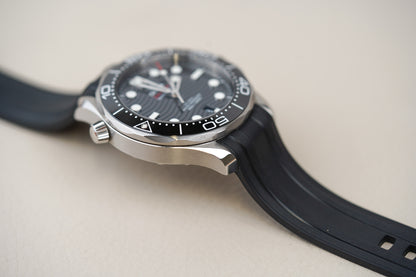 Omega Seamaster 300M Black Dial Rubber 210.32.42.20.01.001