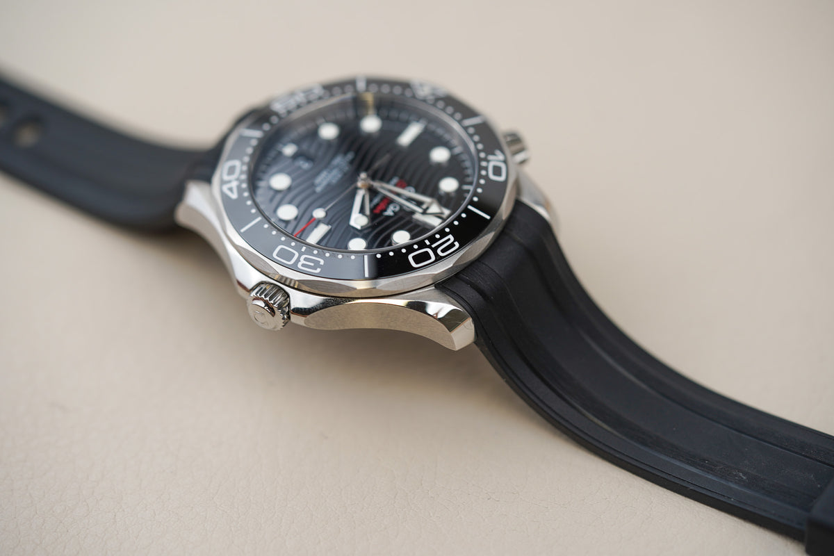 Omega Seamaster 300M Black Dial Rubber 210.32.42.20.01.001