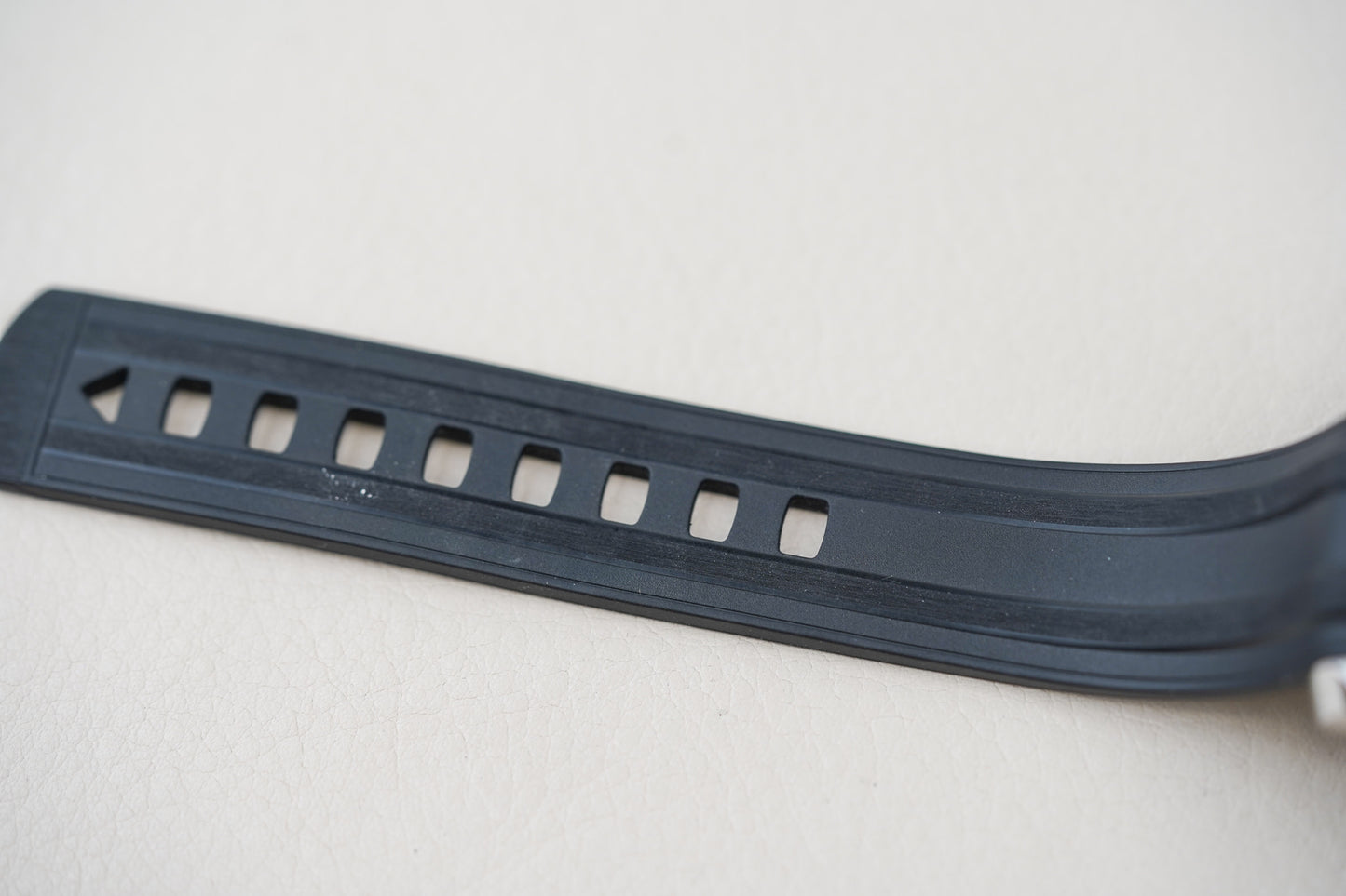 Omega Seamaster 300M Black Dial Rubber 210.32.42.20.01.001