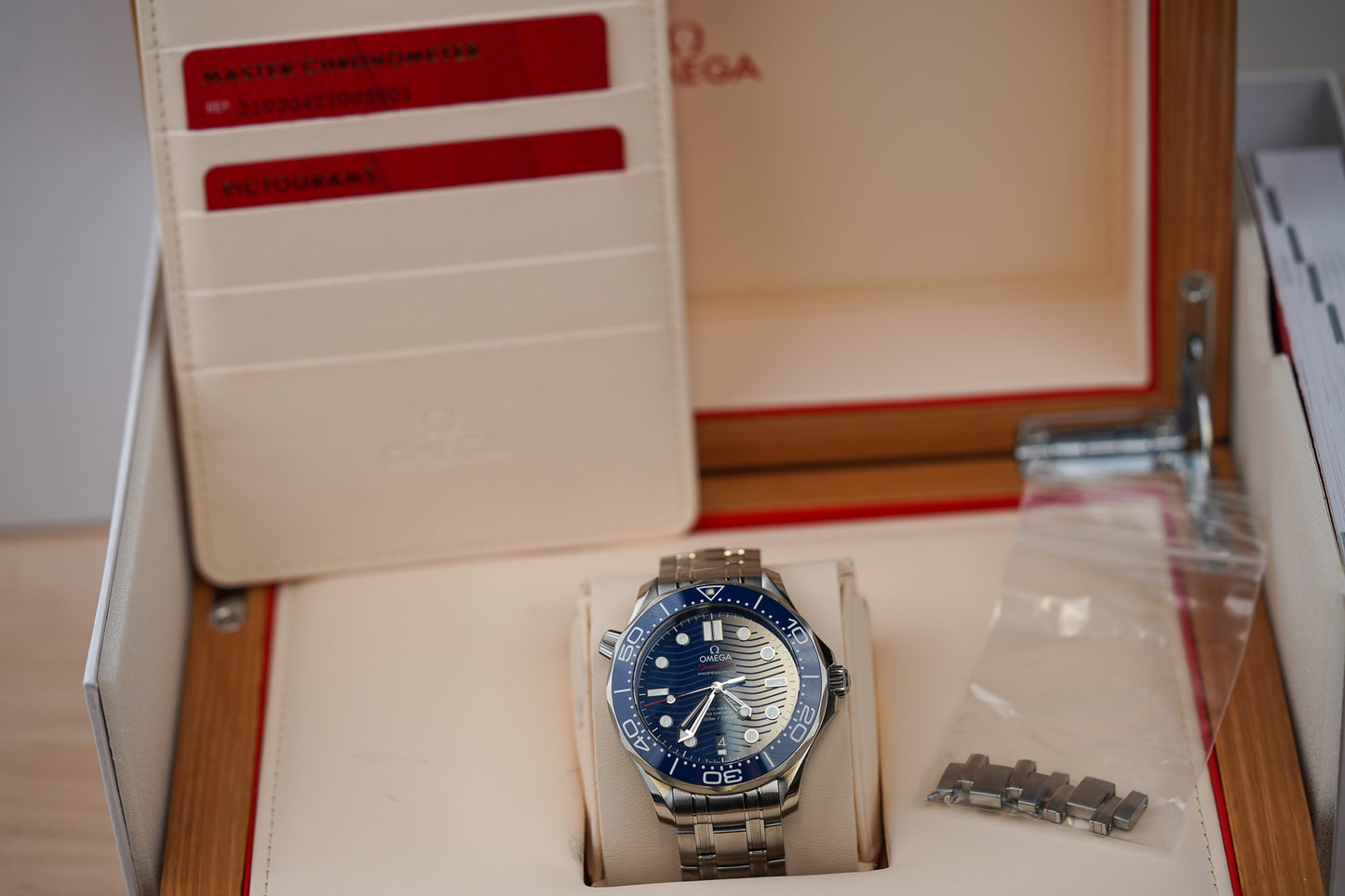 Omega Seamaster 300M Blue 210.30.42.20.03.001