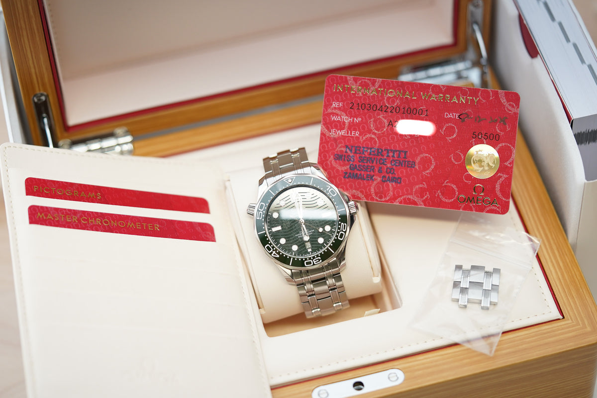 Omega Seamaster 300M Green 210.30.42.20.10.001 'Seaweed'