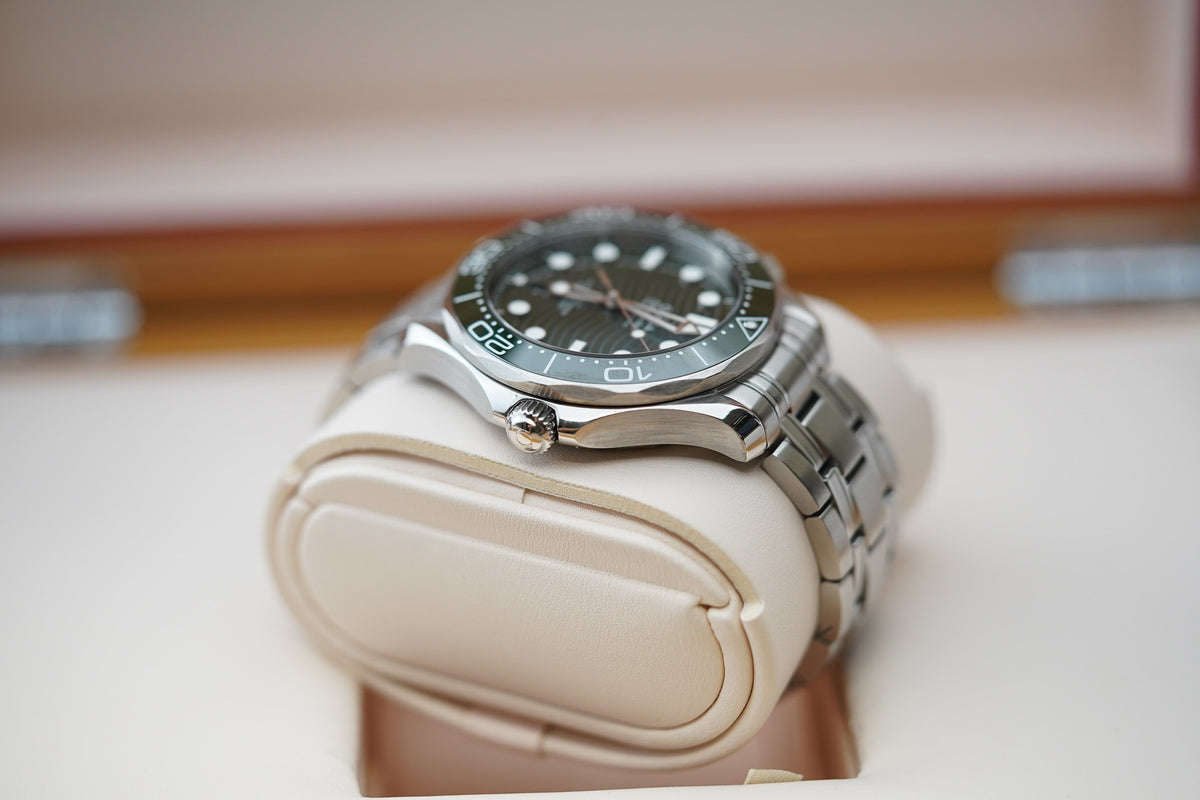 Omega Seamaster 300M Green 210.30.42.20.10.001 'Seaweed'