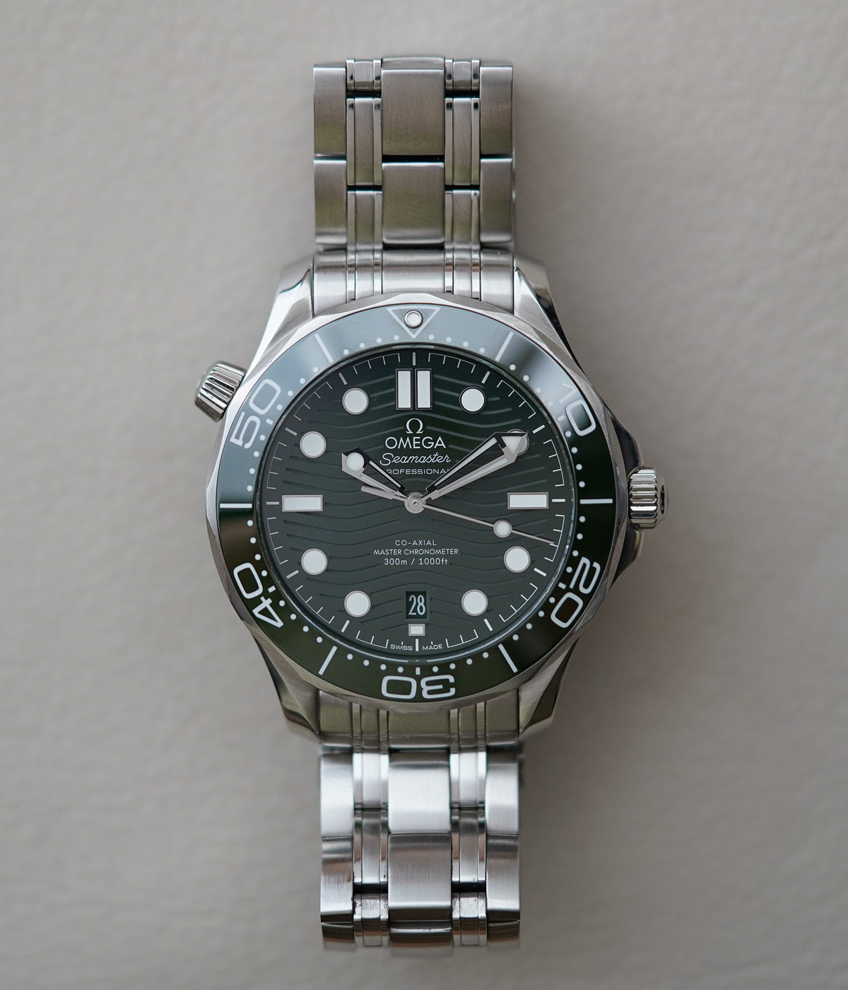Omega Seamaster 300M Green 210.30.42.20.10.001 'Seaweed'