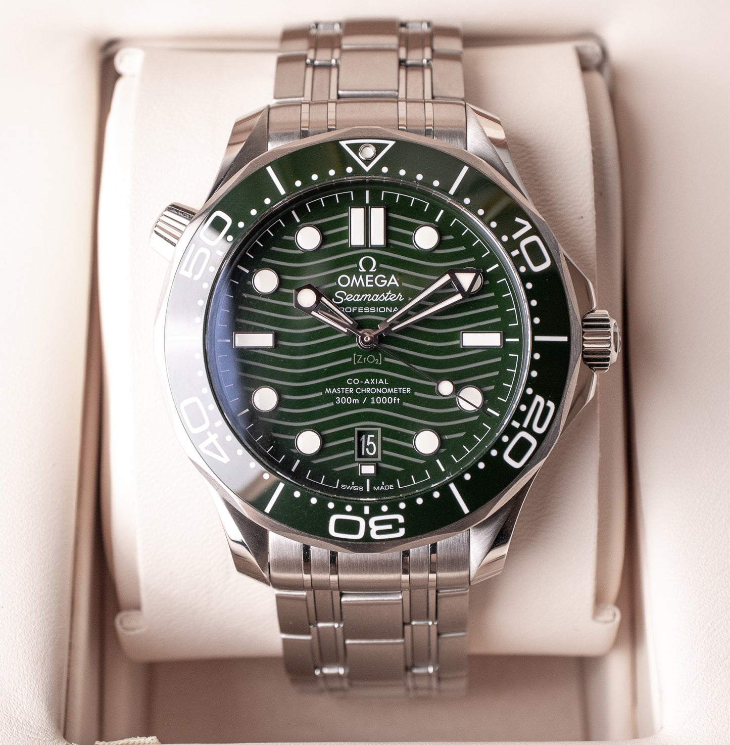 Omega Seamaster 300M Green 210.30.42.20.10.001