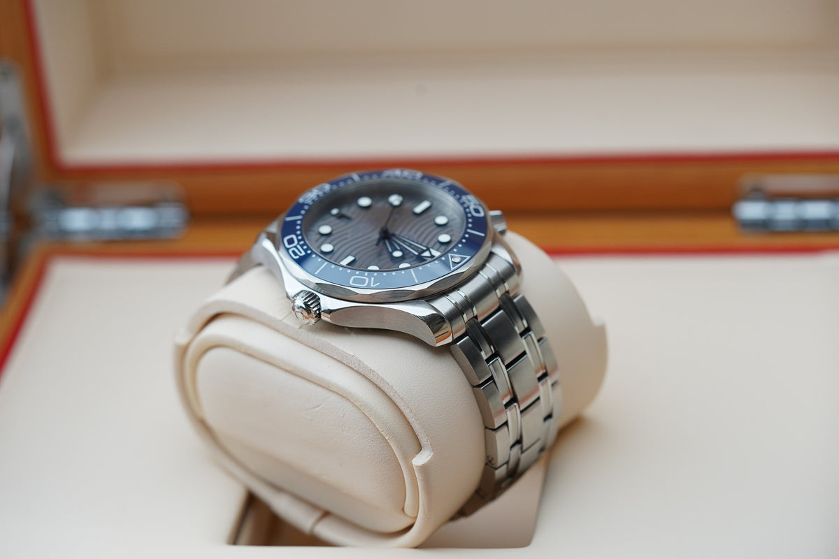 Omega Seamaster 300M Silver 210.32.42.20.06.001