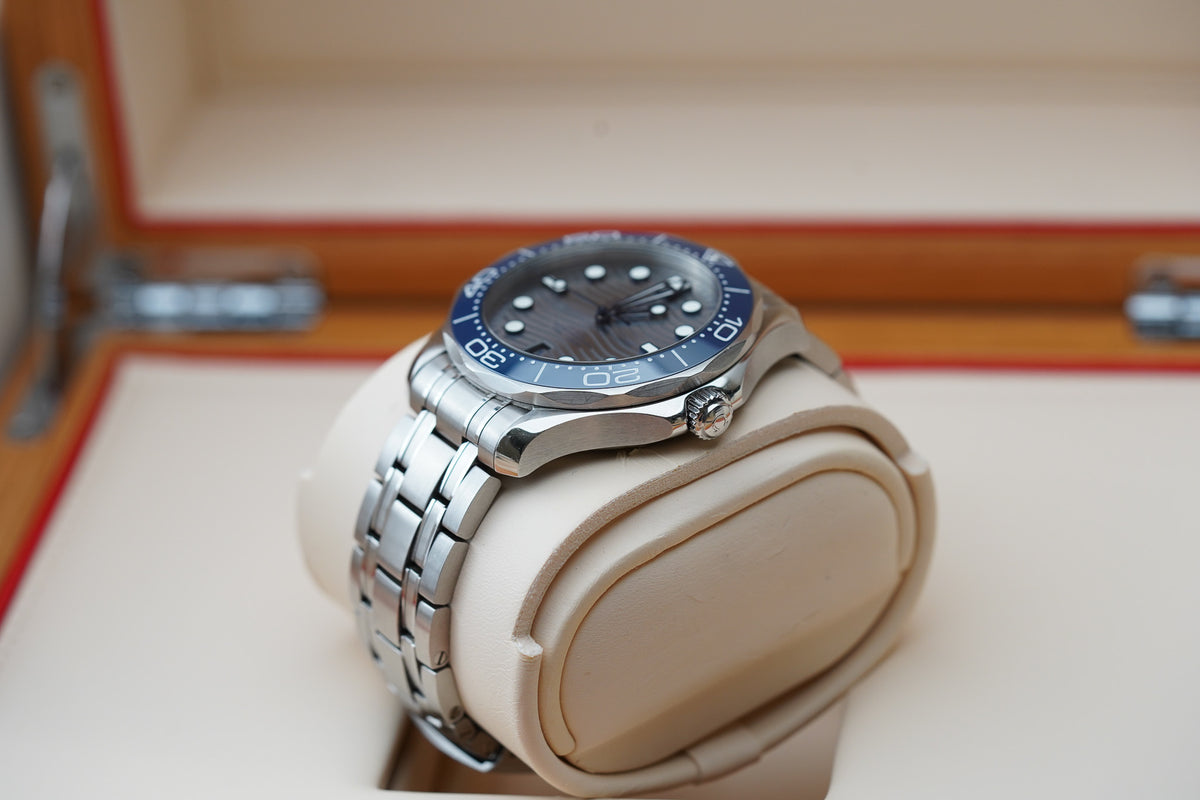 Omega Seamaster 300M Silver 210.32.42.20.06.001