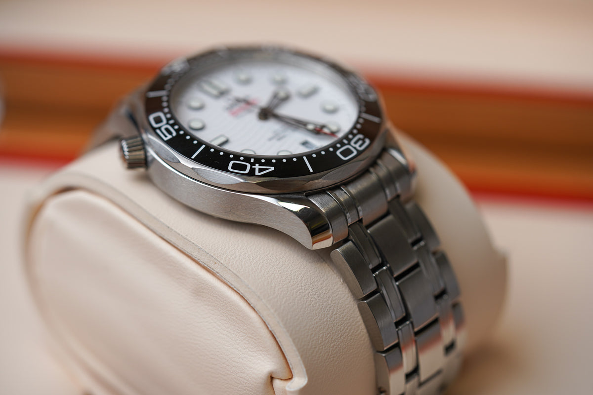 Omega Seamaster 300M White 210.30.42.20.04.001
