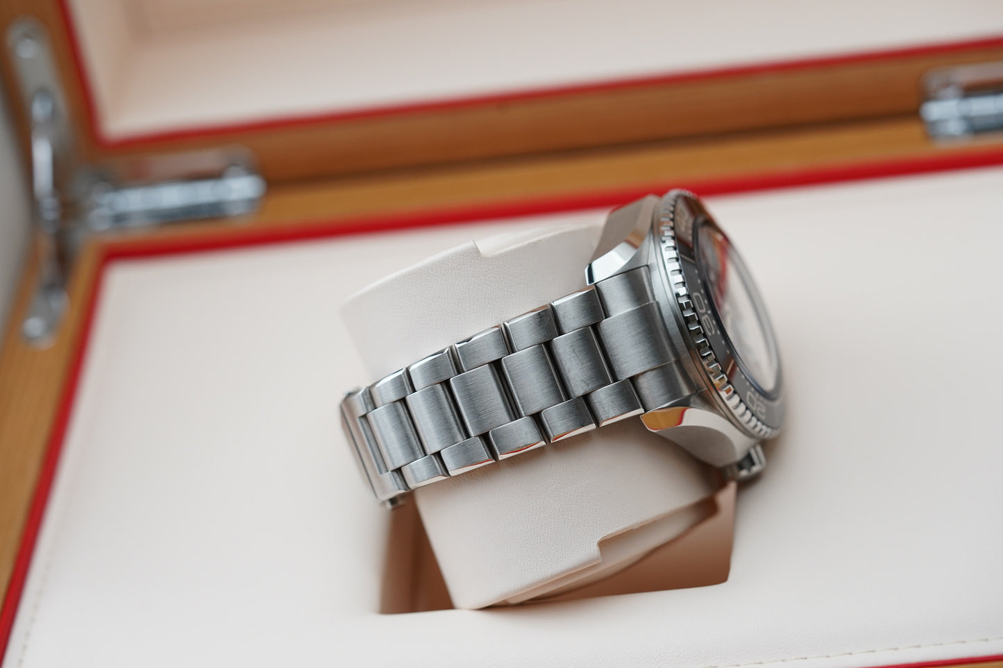 Omega Seamaster Planet Ocean 6000M Ultra Deep 215.30.46.21.03.001