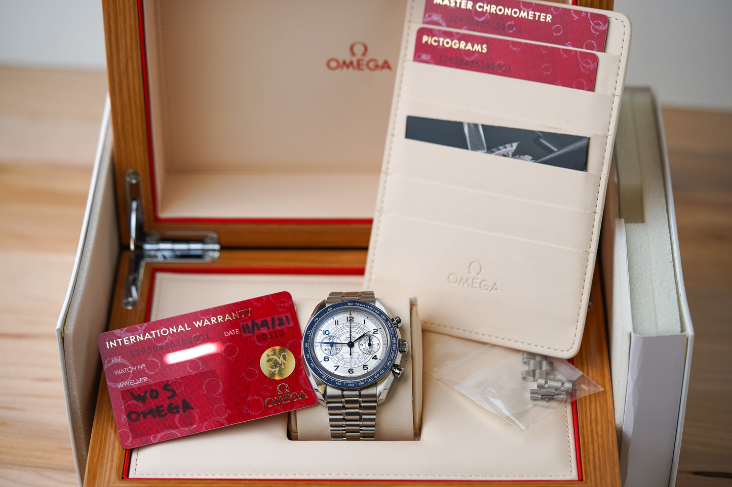 Omega Speedmaster Chronoscope Silver 329.30.43.51.02.001