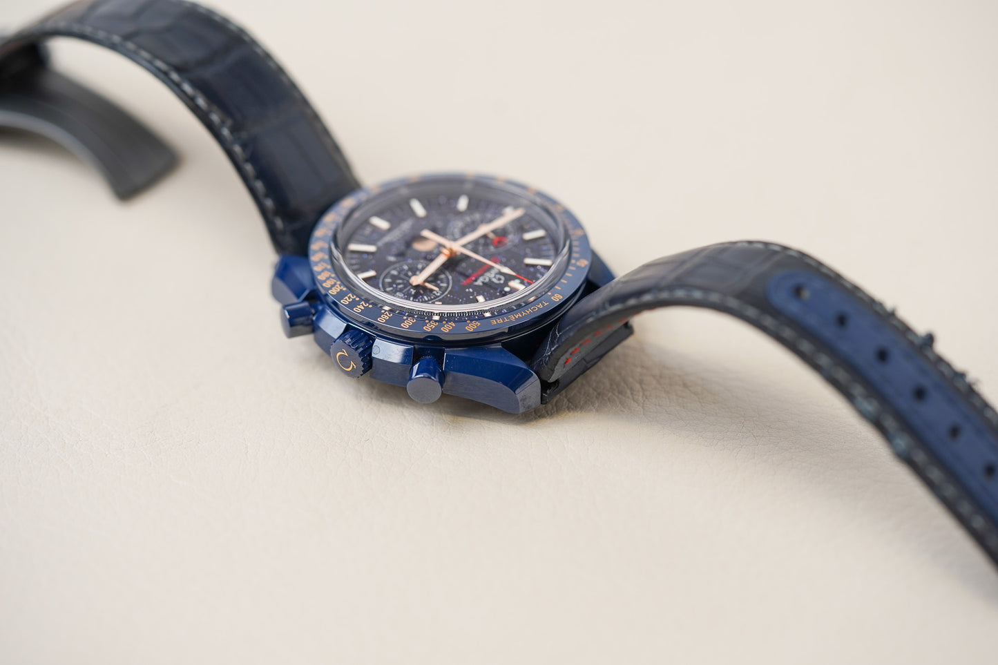 Omega Speedmaster Moonphase "Blue Side Of The Moon" Aventurine 304.93.44.52.03.002