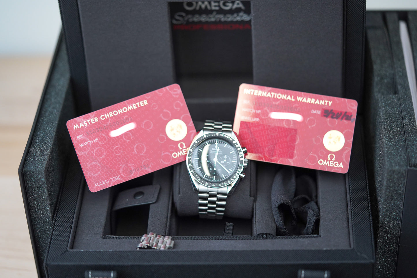 Omega Speedmaster Moonwatch 310.30.42.50.01.001 Hesalite