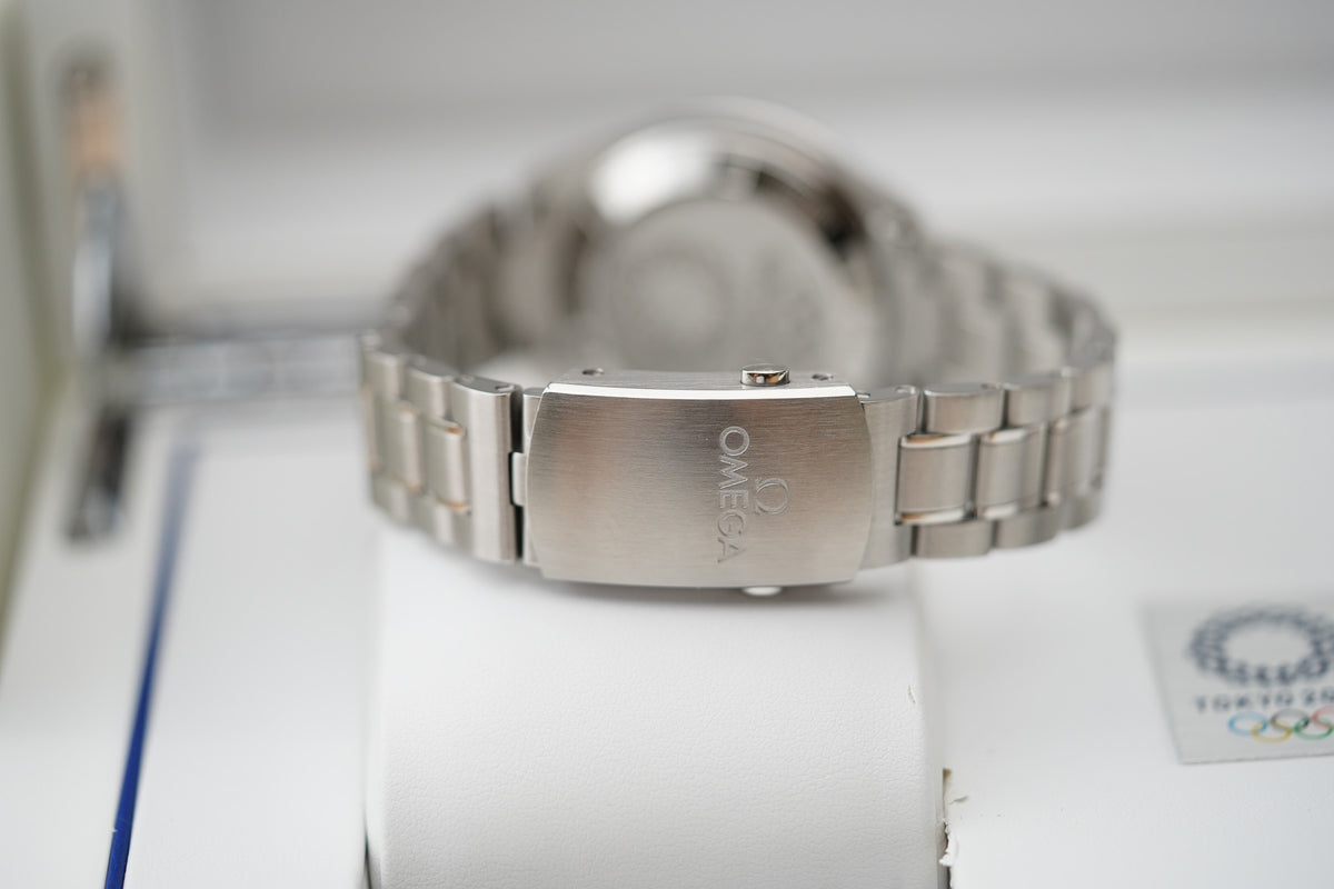 Omega Speedmaster Tokyo 2020 Panda 522.30.42.30.04.001