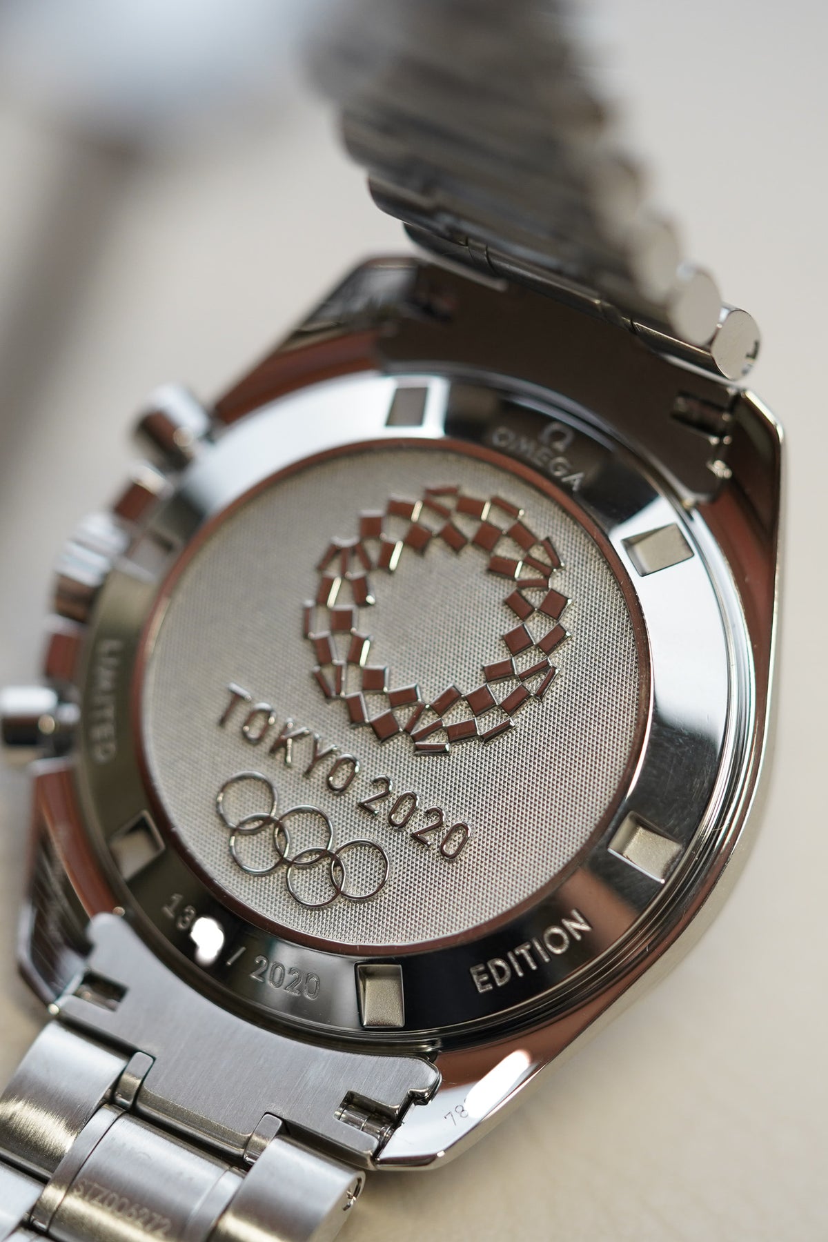 Omega Speedmaster Tokyo 2020 Panda 522.30.42.30.04.001