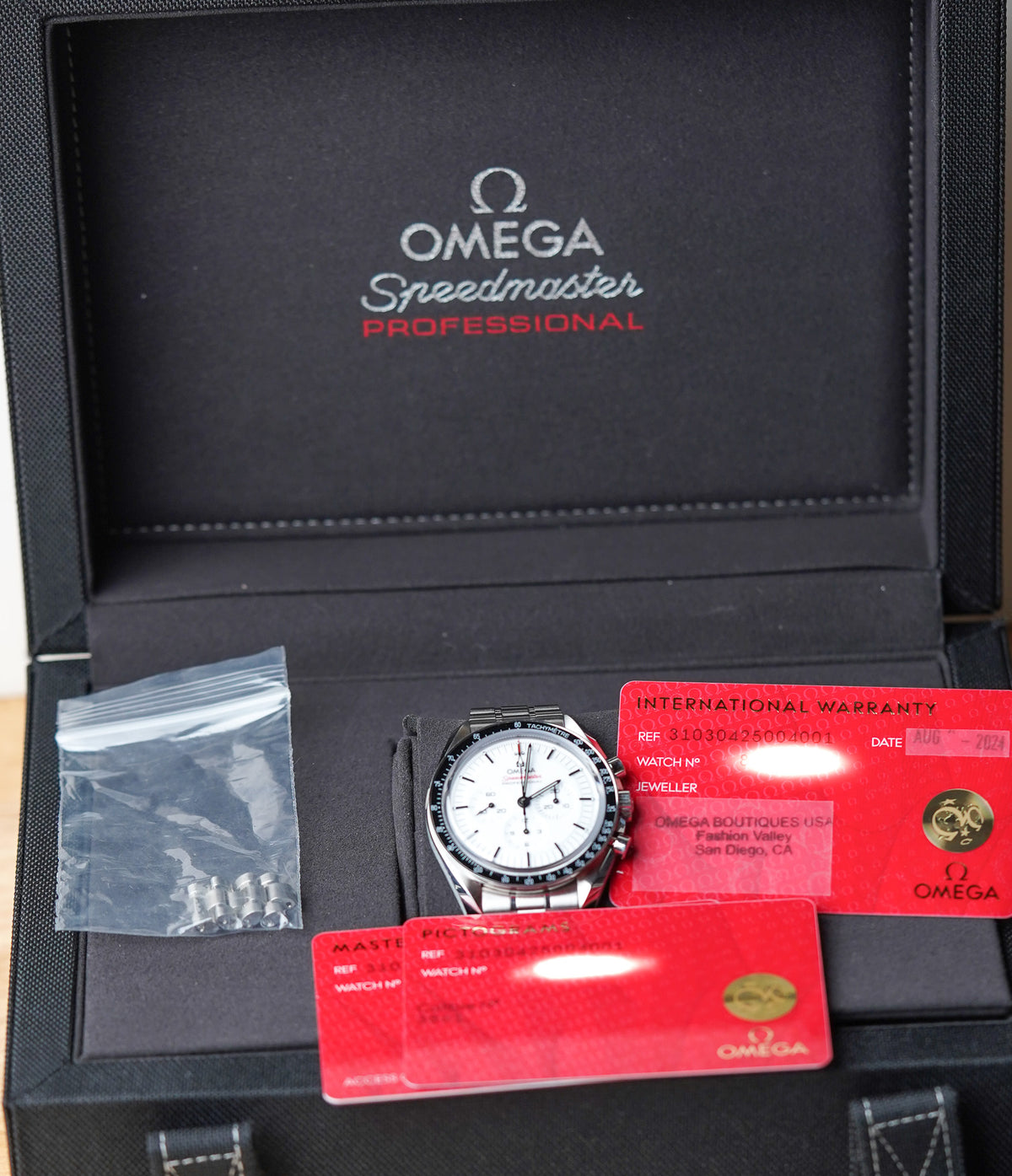 Omega Speedmaster White 310.30.42.50.04.001