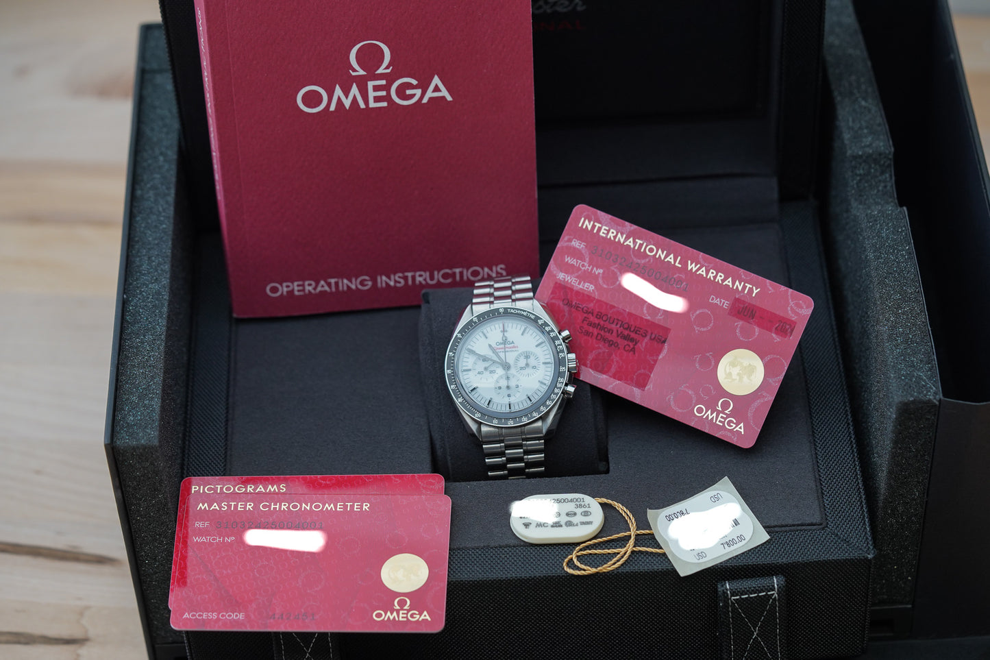 Omega Speedmaster White Moonwatch 310.32.42.50.04.001