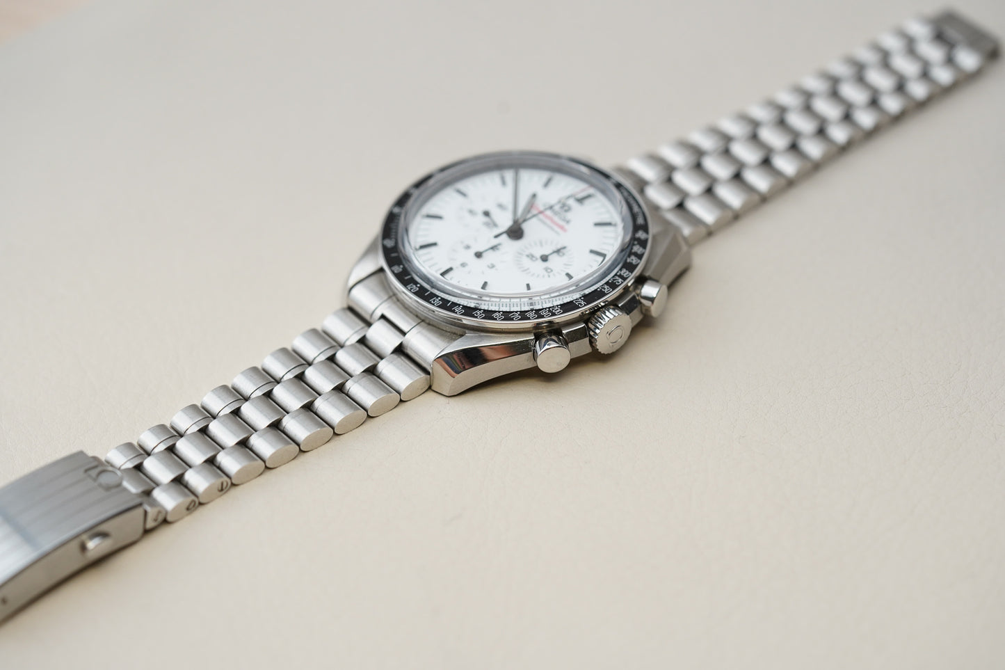 Omega Speedmaster White Moonwatch 310.32.42.50.04.001