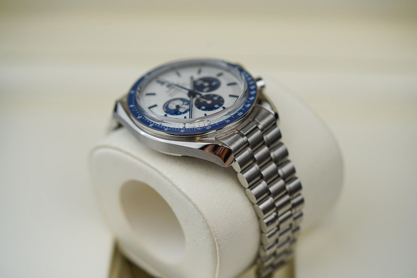 Omega Speedmaster “Silver Snoopy Award” 310.32.42.50.02.001 Moonwatch