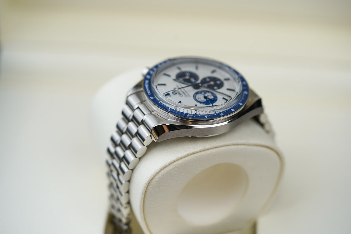 Omega Speedmaster “Silver Snoopy Award” 310.32.42.50.02.001 Moonwatch