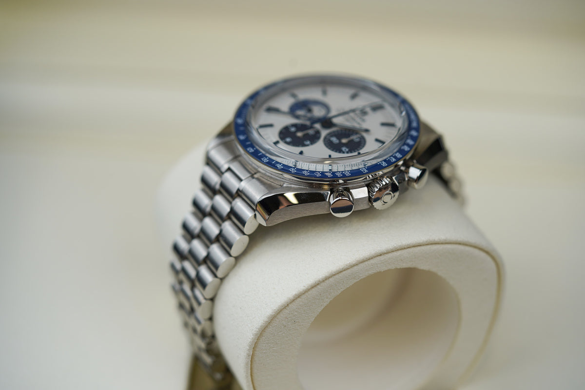 Omega Speedmaster “Silver Snoopy Award” 310.32.42.50.02.001 Moonwatch