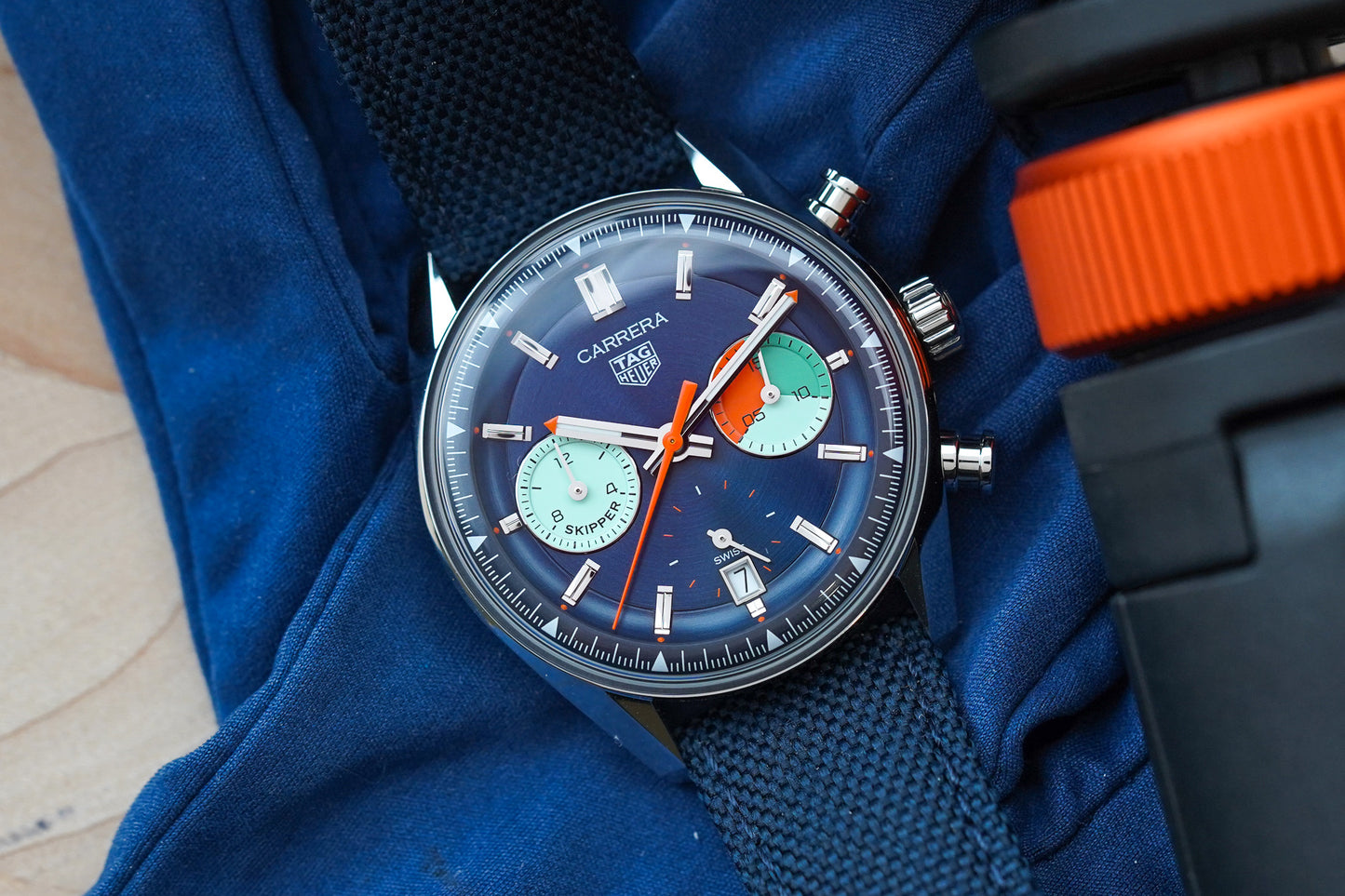 Tag Heuer Carrera Chronograph 39mm "Skipper" Glassbox CBS2213.FN6002